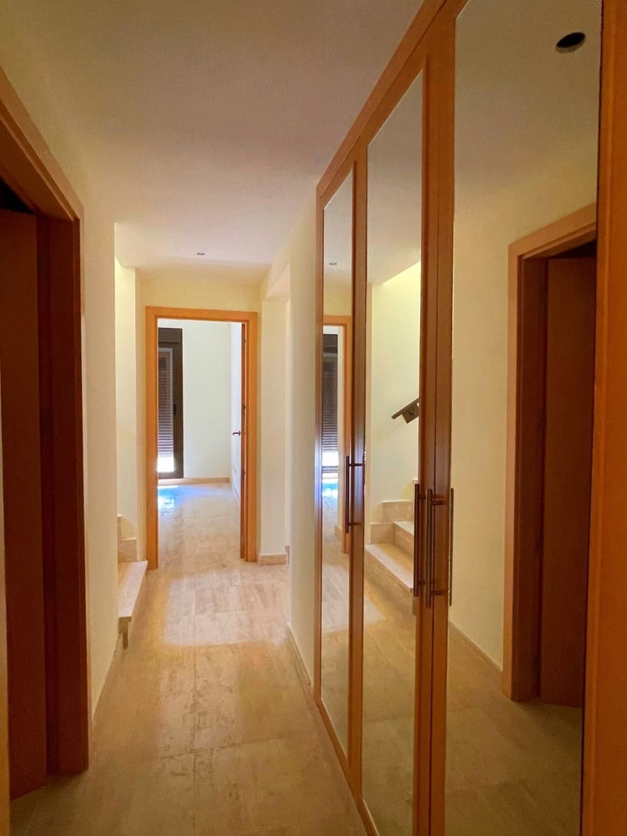 3 sypialnia Penthouse na sprzedaż w Estepona z basenem - 310 000 € (Ref: 6828553)