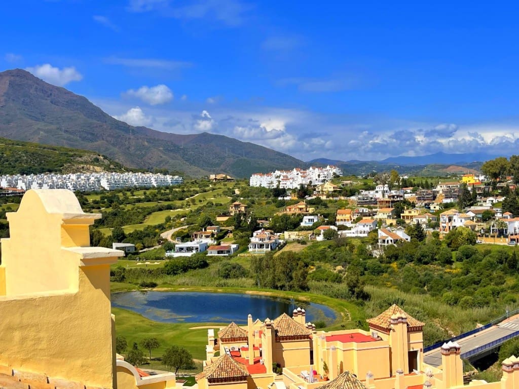 3 sypialnia Penthouse na sprzedaż w Estepona z basenem - 310 000 € (Ref: 6828553)