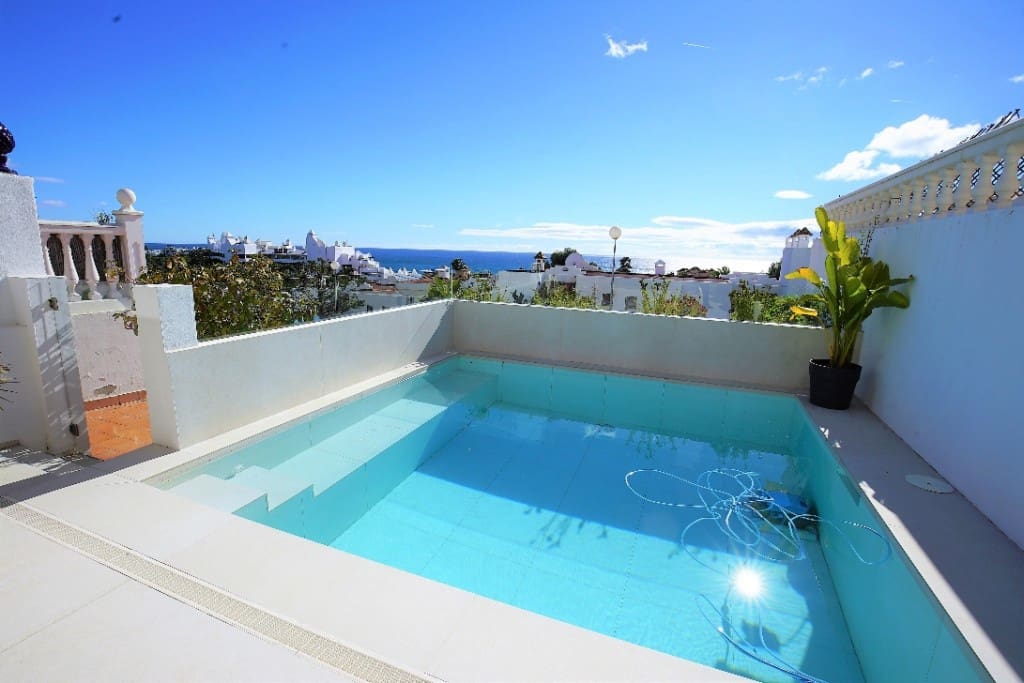 Casa de 3 habitaciones en Estepona en venta con piscina - 650.000 € (Ref: 7428063)