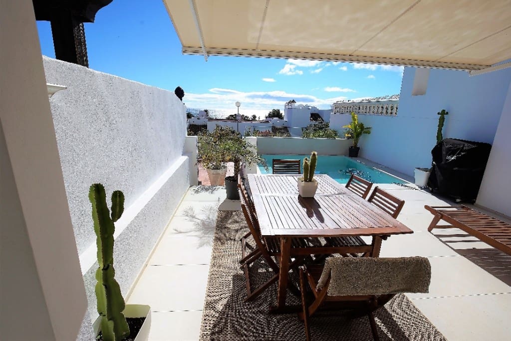 Casa de 3 habitaciones en Estepona en venta con piscina - 650.000 € (Ref: 7428063)