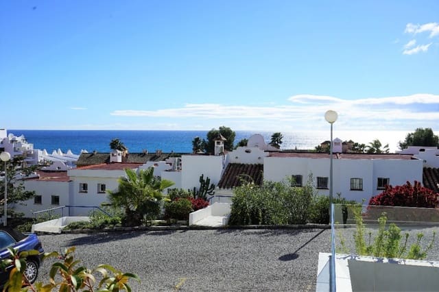 Casa de 3 habitaciones en Estepona en venta con piscina - 650.000 € (Ref: 7428063)