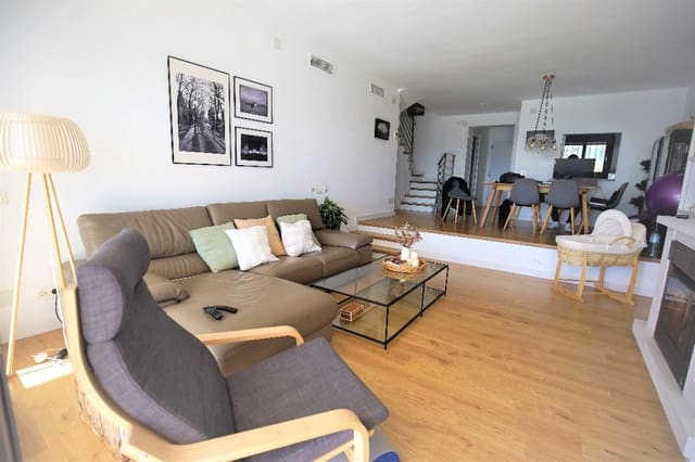 Casa de 3 habitaciones en Estepona en venta con piscina - 650.000 € (Ref: 7428063)