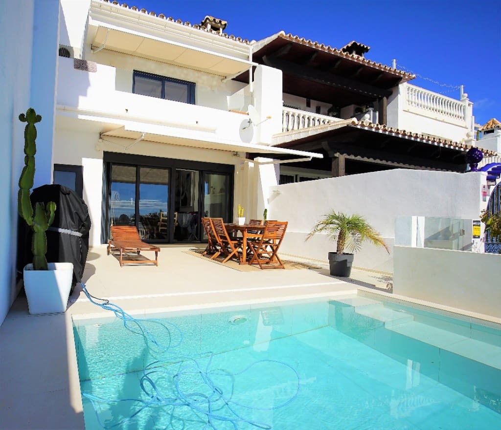 Casa de 3 habitaciones en Estepona en venta con piscina - 650.000 € (Ref: 7428063)