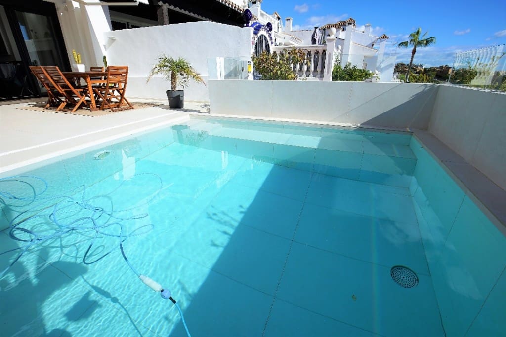 Casa de 3 habitaciones en Estepona en venta con piscina - 650.000 € (Ref: 7428063)