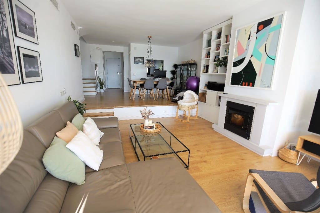 Casa de 3 habitaciones en Estepona en venta con piscina - 650.000 € (Ref: 7428063)