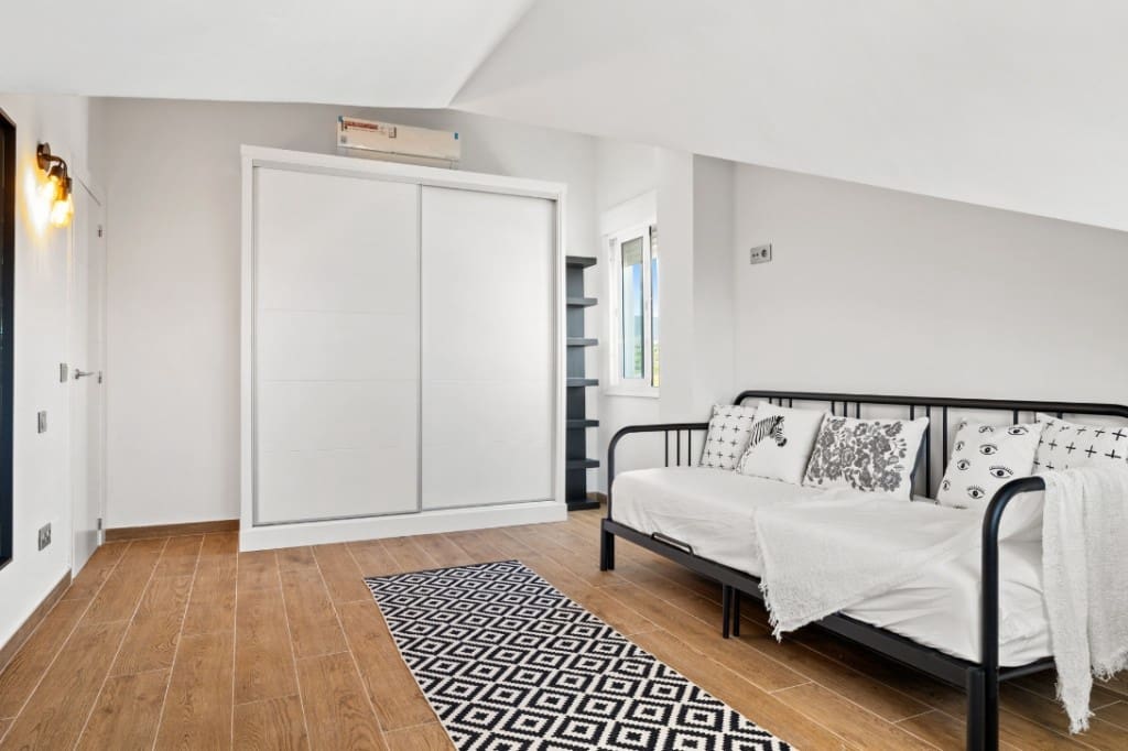 3 Zimmer Penthouse zu verkaufen in Estepona mit Pool - 739.000 € (Ref: 7428067)