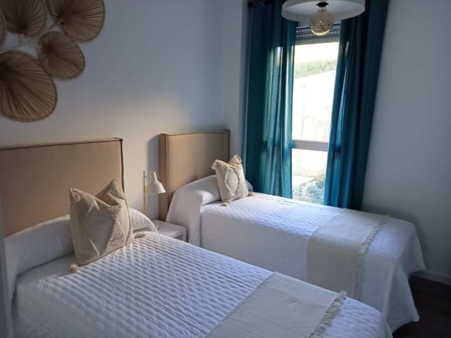 3 soveværelse Lejlighed til salg i Buenas Noches, Estepona med swimmingpool - € 263.000 (Ref: 7475984)