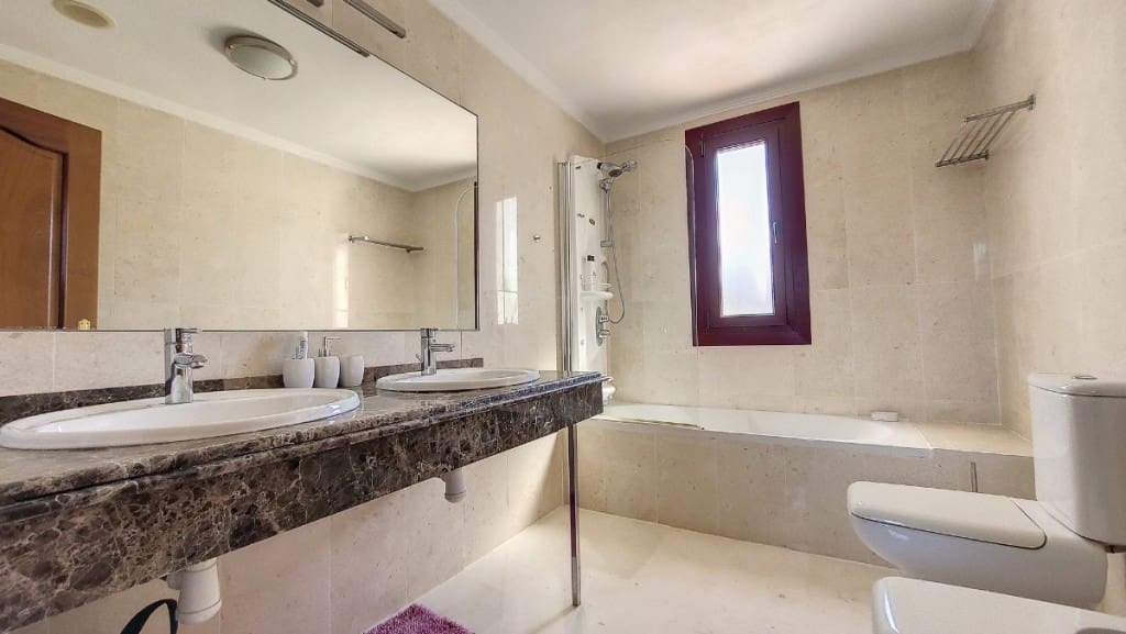 2 sypialnia Penthouse na sprzedaż w Bahia de Casares z basenem - 325 000 € (Ref: 7498953)