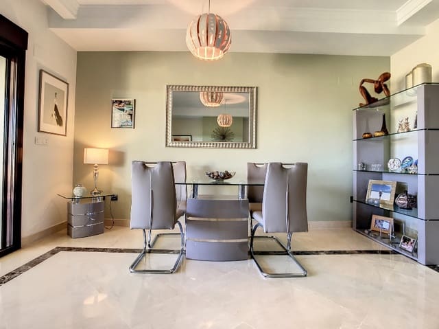 3 sypialnia Apartament na sprzedaż w La Duquesa / Puerto de la Duquesa, Manilva z basenem - 375 000 € (Ref: 7561780)