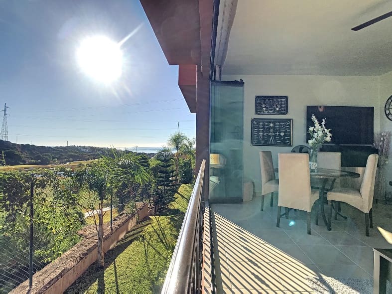 3 sypialnia Apartament na sprzedaż w La Duquesa / Puerto de la Duquesa z basenem - 375 000 € (Ref: 7561780)