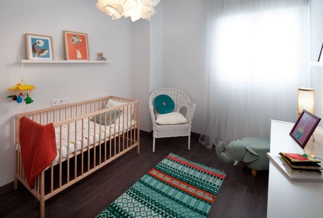 3 bedroom Apartment for sale in Centro, Estepona with pool - € 293,000 (Ref: 7638786)