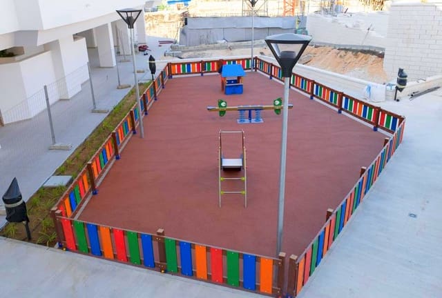 3 bedroom Apartment for sale in Centro, Estepona with pool - € 293,000 (Ref: 7638786)