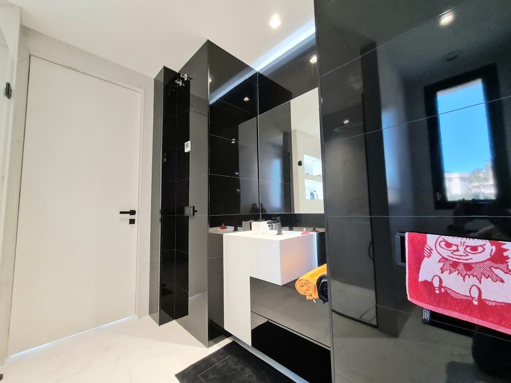 4 bedroom Villa for sale in New Golden Mile with pool - € 2,500,000 (Ref: 7772390)