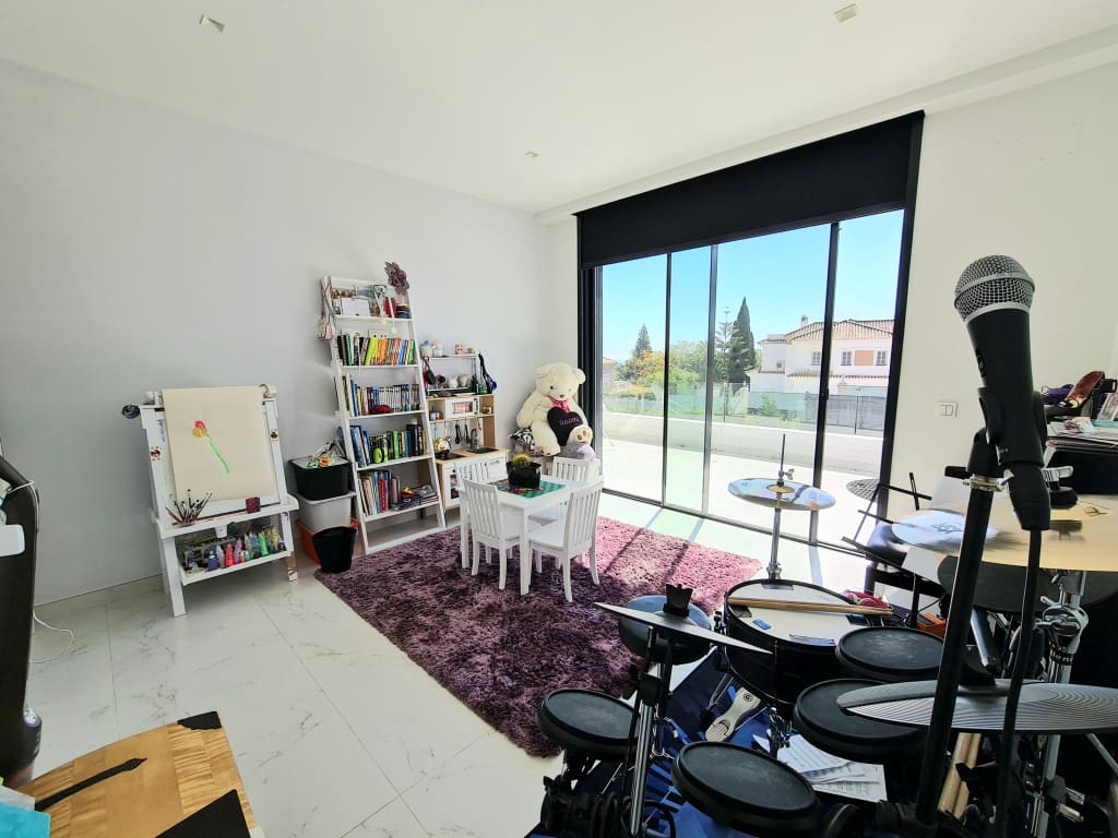 4 bedroom Villa for sale in New Golden Mile with pool - € 2,500,000 (Ref: 7772390)