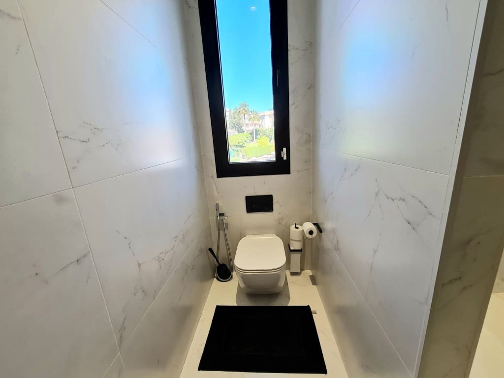 4 bedroom Villa for sale in New Golden Mile with pool - € 2,500,000 (Ref: 7772390)