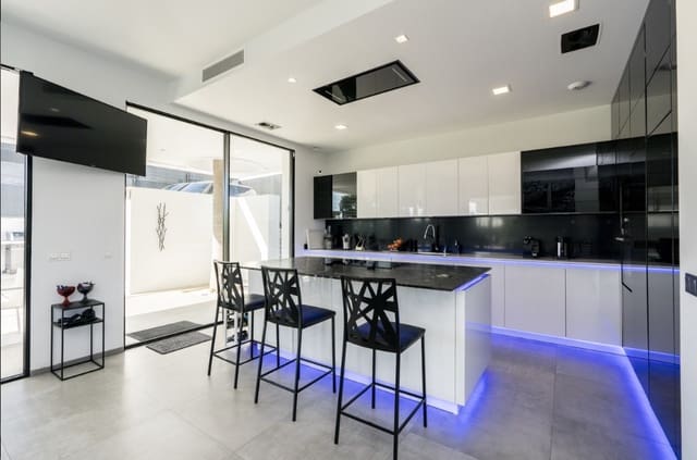 4 sovrum Villa till salu i New Golden Mile, Estepona med pool - 2 500 000 € (Ref: 7772390)