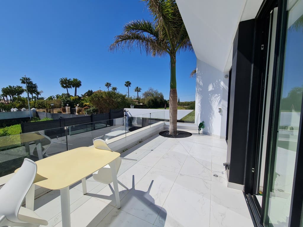 4 bedroom Villa for sale in New Golden Mile with pool - € 2,500,000 (Ref: 7772390)