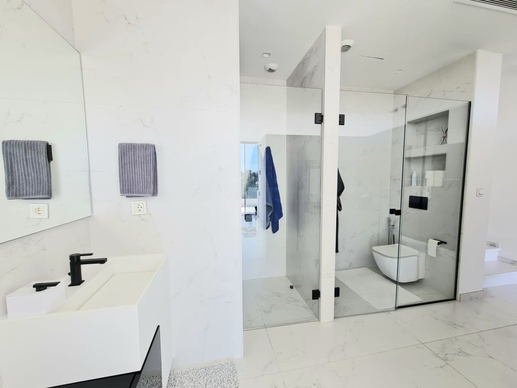 4 bedroom Villa for sale in New Golden Mile with pool - € 2,500,000 (Ref: 7772390)