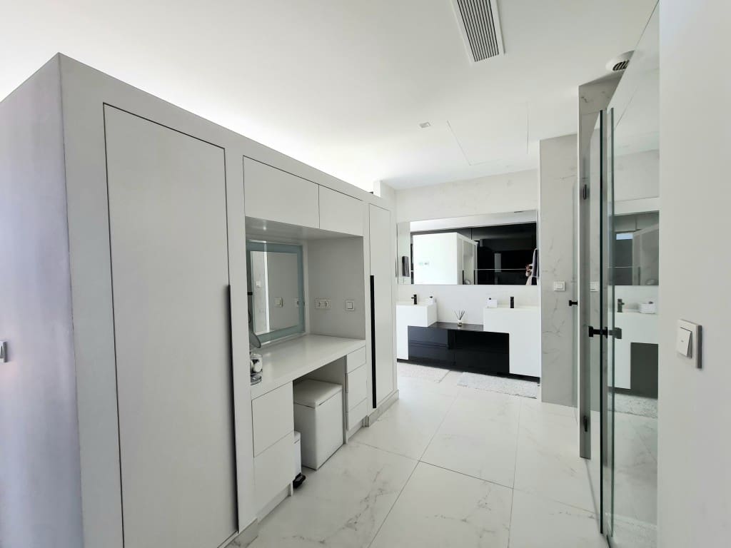 4 bedroom Villa for sale in New Golden Mile with pool - € 2,500,000 (Ref: 7772390)