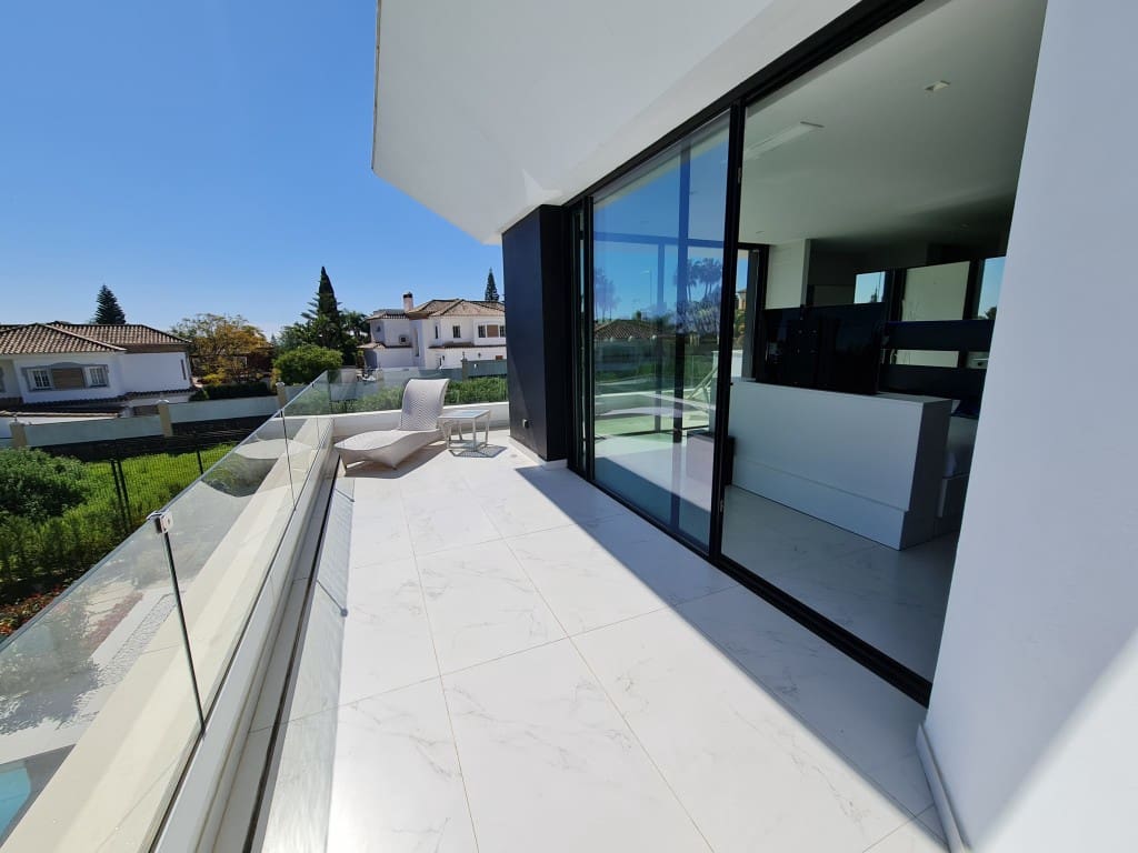 4 bedroom Villa for sale in New Golden Mile with pool - € 2,500,000 (Ref: 7772390)