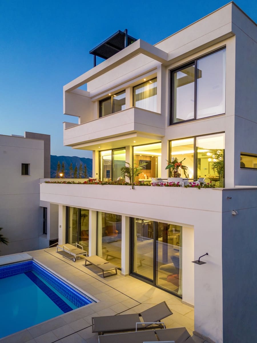 3 quarto Moradia para venda em La Cala de Mijas com piscina - 1 150 000 € (Ref: 7777796)