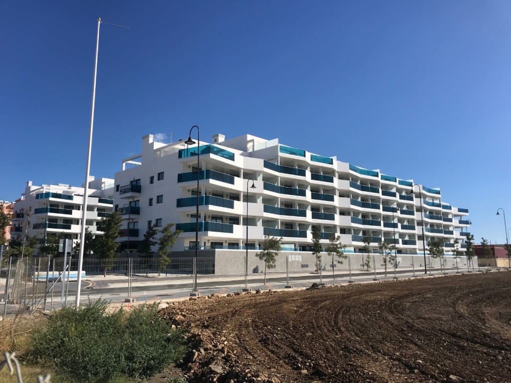 2 makuuhuone Huoneisto myytävänä paikassa Fuengirola mukana uima-altaan - 352 600 € (Ref: 7777815)