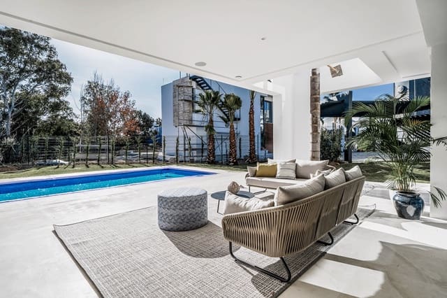 4 soveværelse Villa til salg i Estepona med swimmingpool - € 1.995.000 (Ref: 7777825)