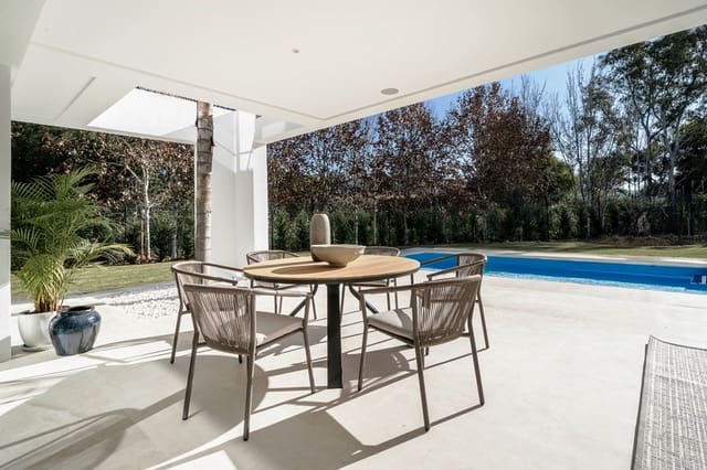 4 soveværelse Villa til salg i Estepona med swimmingpool - € 1.995.000 (Ref: 7777825)