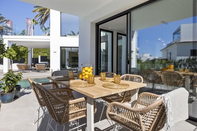 5 bedroom Villa for sale in Marbesa, Marbella with pool - € 3,450,000 (Ref: 7777827)