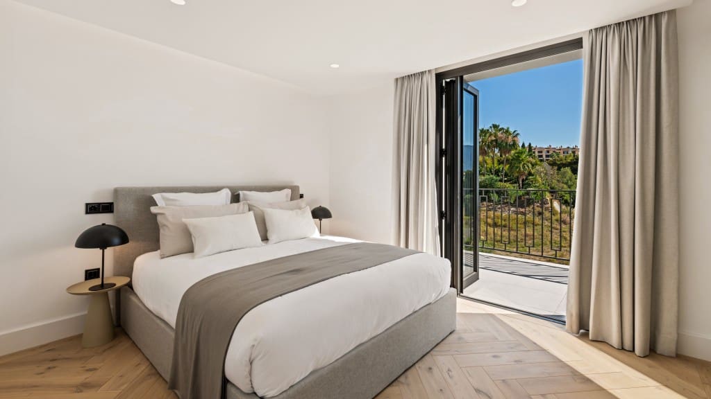 5 bedroom Villa for sale in Monte Halcones with pool - € 3,950,000 (Ref: 7777829)