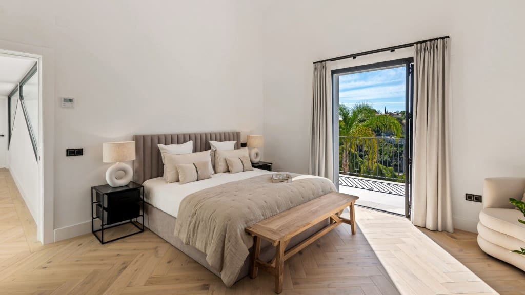 5 bedroom Villa for sale in Monte Halcones with pool - € 3,950,000 (Ref: 7777829)