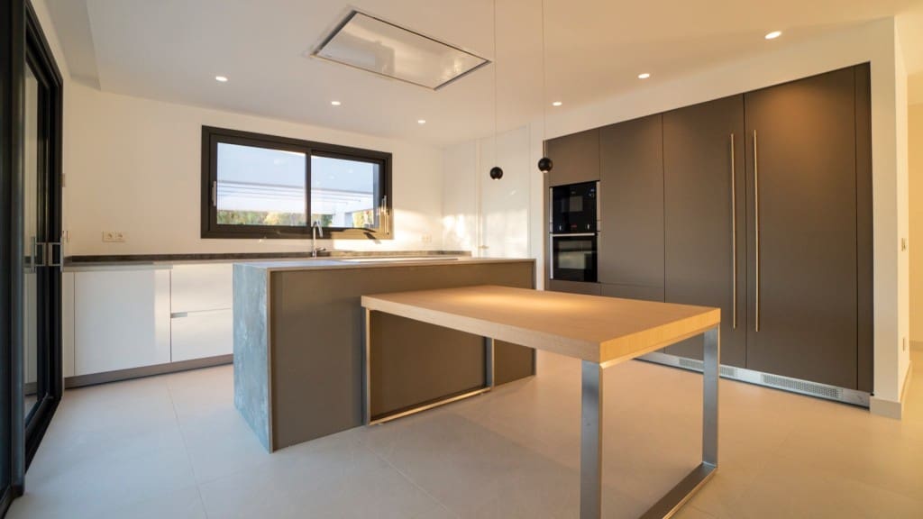 4 bedroom Villa for sale in Benalmadena with pool - € 1,995,000 (Ref: 7777886)