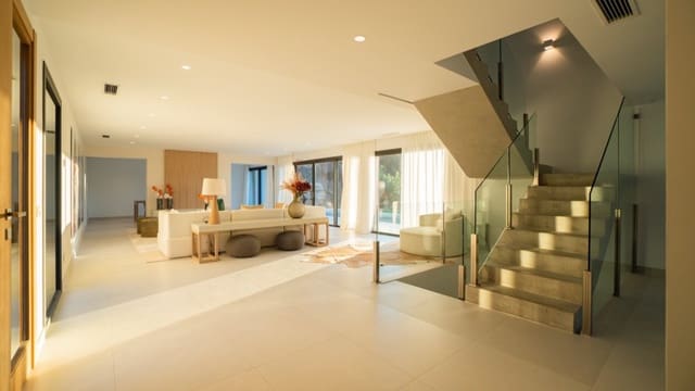 4 bedroom Villa for sale in Benalmádena with pool - € 1,995,000 (Ref: 7777886)