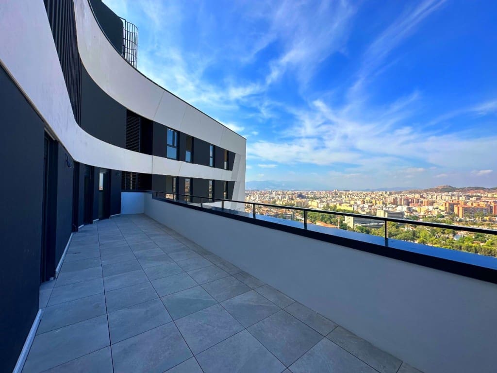 3 soveværelse Penthouse til salg i Malaga by med swimmingpool - € 1.174.000 (Ref: 7877562)