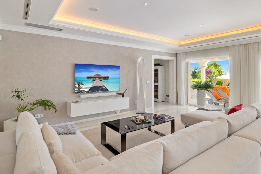 6 bedroom Villa for sale in Nueva Andalucia with pool - € 6,900,000 (Ref: 7953576)