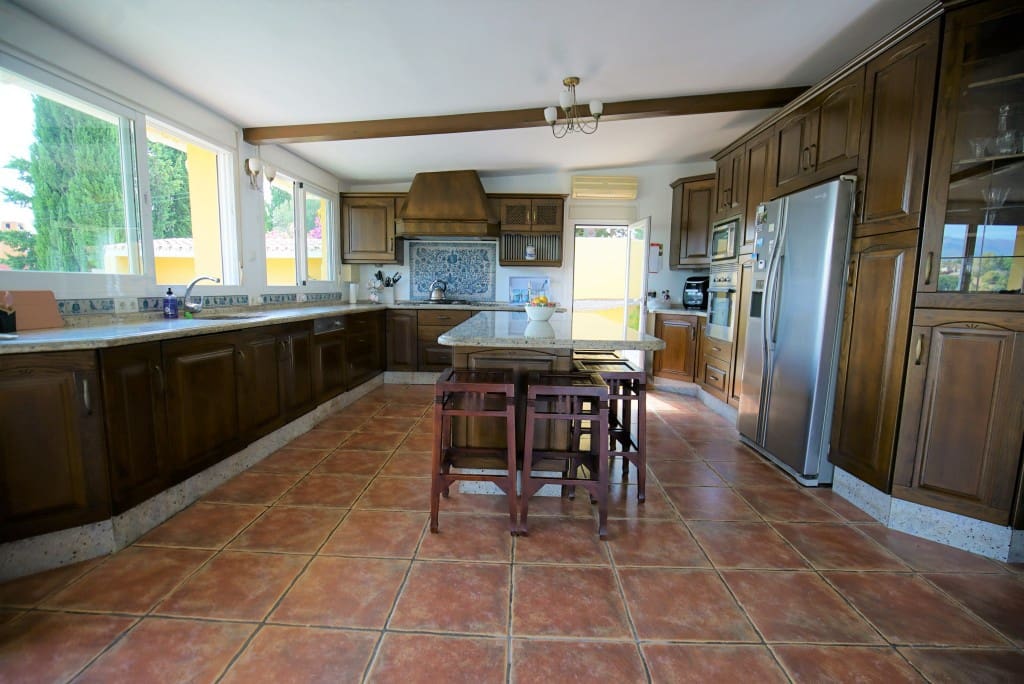 4 camera da letto Villa in vendita in Estepona con piscina - 795.000 € (Rif: 7953618)