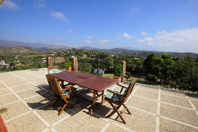 4 camera da letto Villa in vendita in Estepona con piscina - 795.000 € (Rif: 7953618)