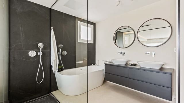 4 soverom Villa til salgs i Estepona med svømmebasseng - € 1 495 000 (Ref: 7953668)