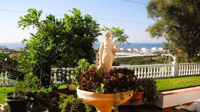 8 soveværelse Villa til salg i Torrox-Costa, Torrox med swimmingpool garage - € 999.000 (Ref: 8028820)