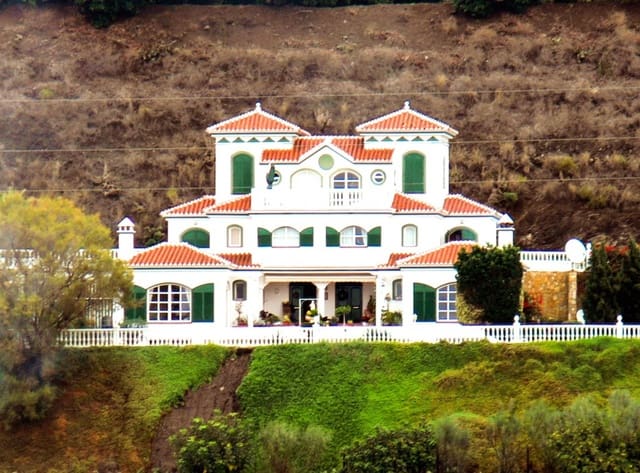 8 soveværelse Villa til salg i Torrox-Costa, Torrox med swimmingpool garage - € 999.000 (Ref: 8028820)