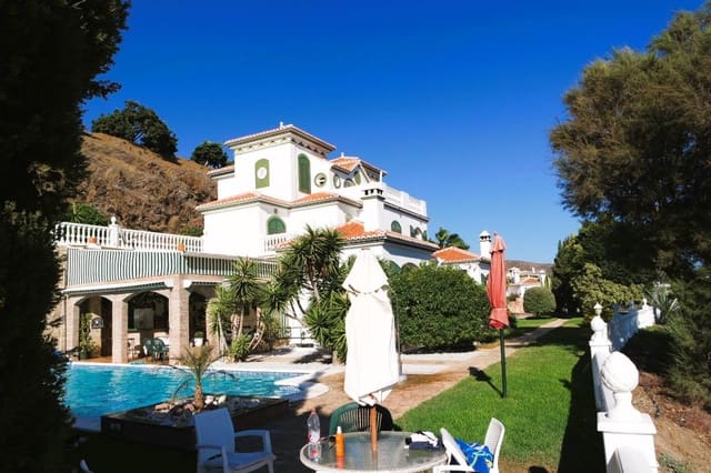 8 soveværelse Villa til salg i Torrox-Costa, Torrox med swimmingpool garage - € 999.000 (Ref: 8028820)