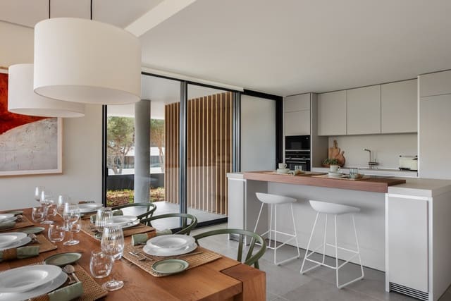 4 chambre Appartement à vendre à Sotogrande, San Roque avec piscine garage - 1 450 000 € (Ref: 8290275)