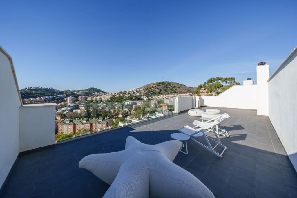 4 soveværelse Penthouse til salg i Malaga by med swimmingpool - € 1.220.000 (Ref: 8295623)
