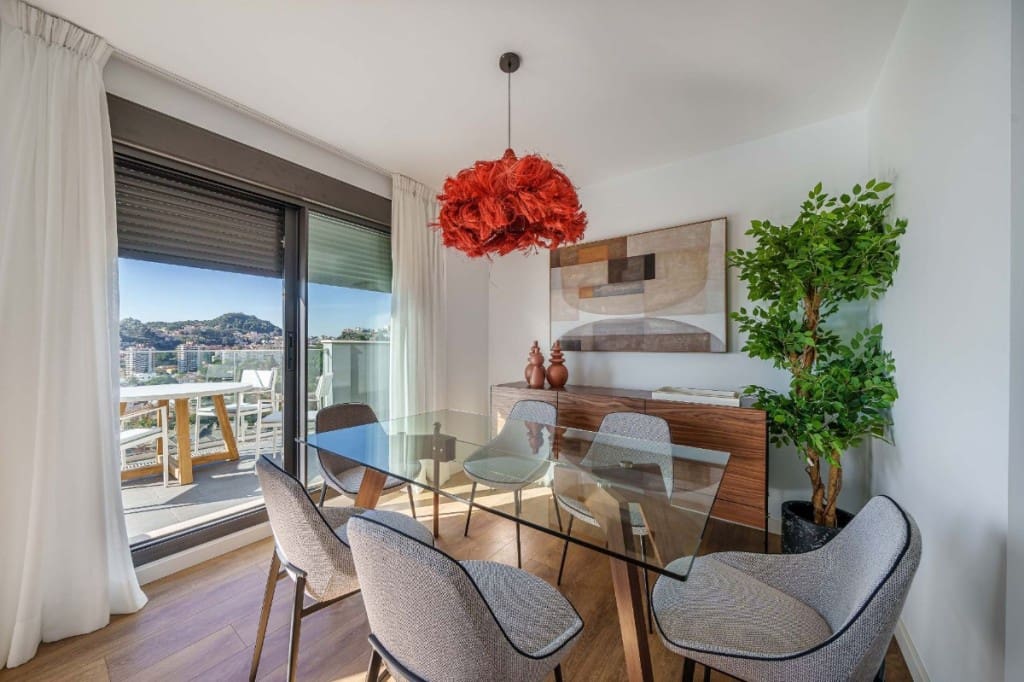 4 soveværelse Penthouse til salg i Malaga by med swimmingpool - € 1.220.000 (Ref: 8295623)