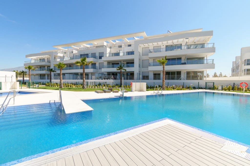 3 bedroom Apartment for sale in Mijas Costa with pool - € 405,400 (Ref: 8339535)