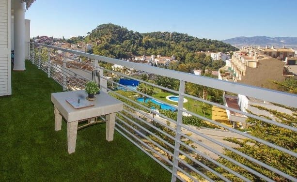5 soveværelse Byhus til salg i Malaga by med swimmingpool garage - € 1.098.000 (Ref: 8458476)