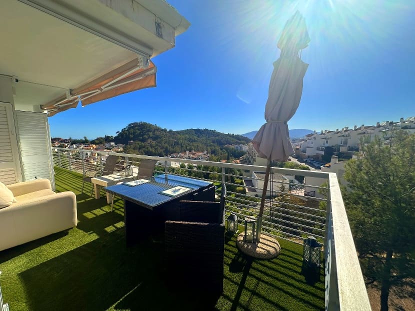 5 soveværelse Byhus til salg i Malaga by med swimmingpool garage - € 1.098.000 (Ref: 8458476)