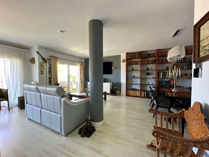 5 soveværelse Byhus til salg i Malaga by med swimmingpool garage - € 1.098.000 (Ref: 8458476)