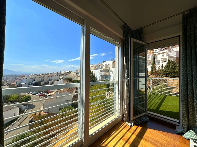 5 soveværelse Byhus til salg i Malaga by med swimmingpool garage - € 1.098.000 (Ref: 8458476)