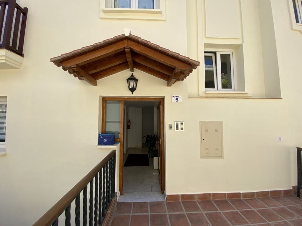 2 soveværelse Lejlighed til salg i Benalmadena med swimmingpool garage - € 450.000 (Ref: 8577559)